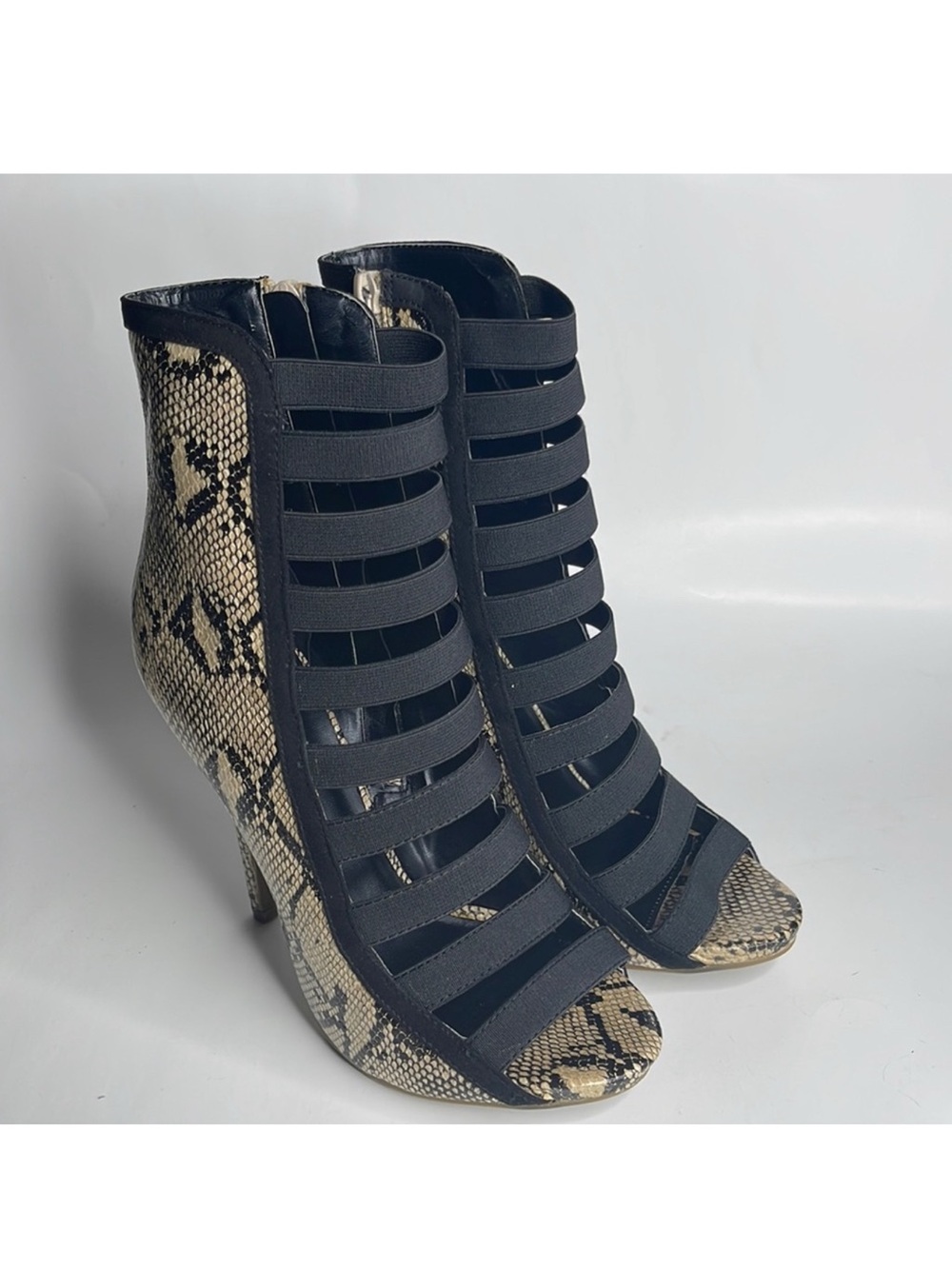 Wild Diva Faux Snakeskin Black Cream Strappy Heels Shoe Stiletto Size 8.5